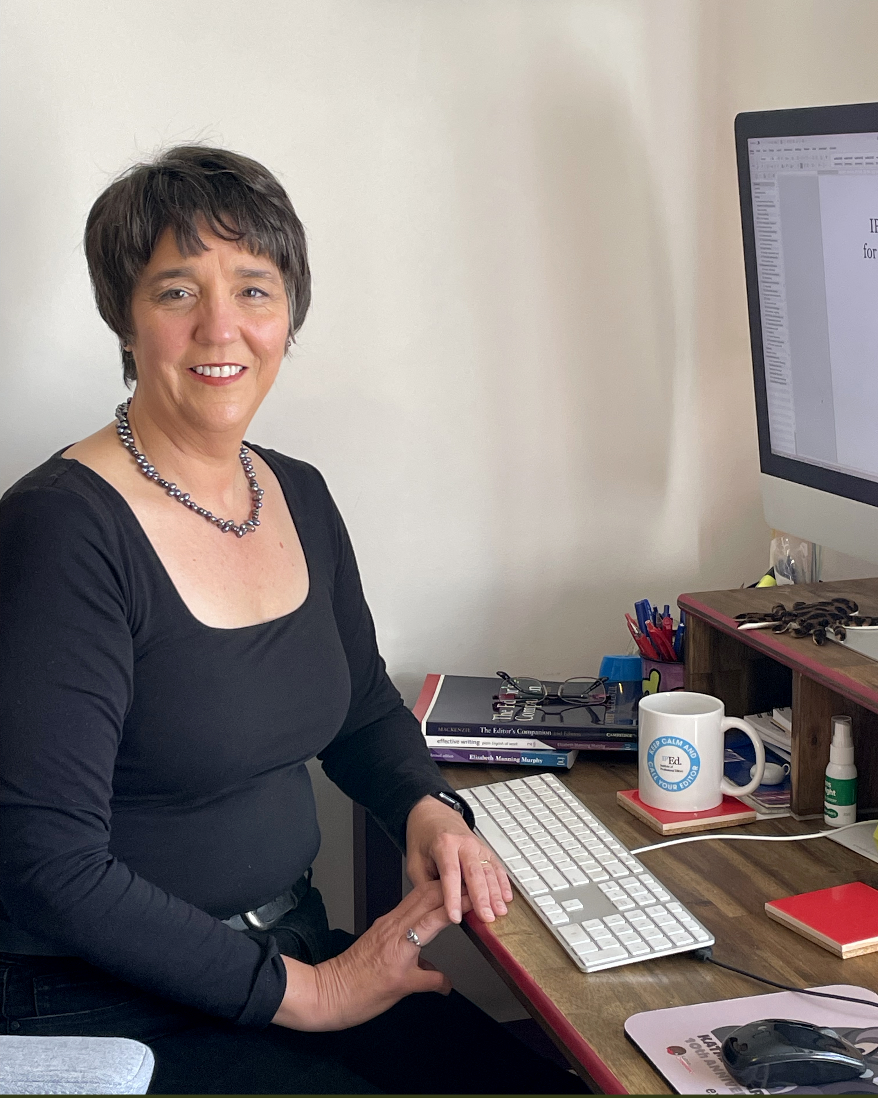 Linda Nix seated at her desktop computer